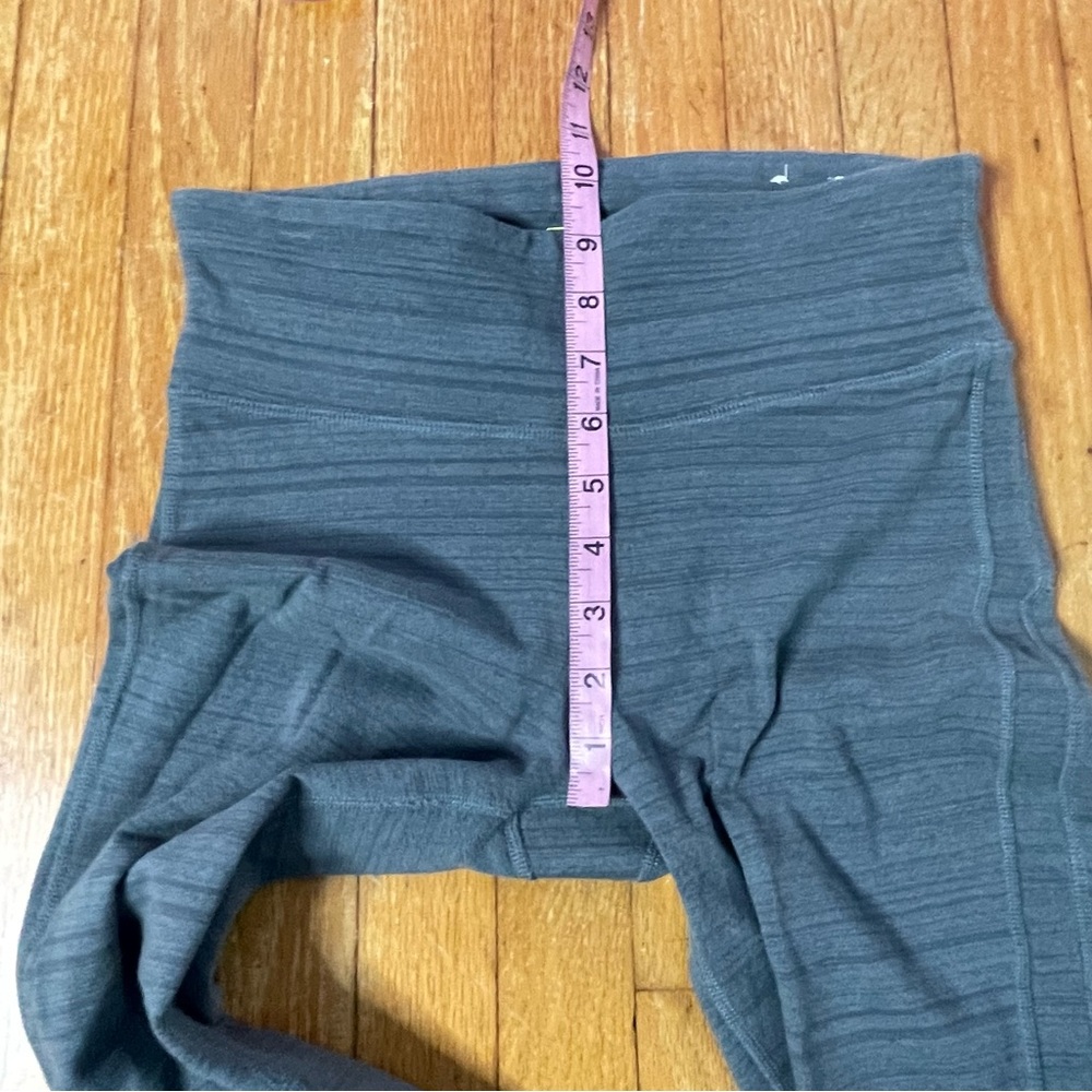 Xersion Cropped  Athletic Leggings Size Medium - Picture 5 of 8